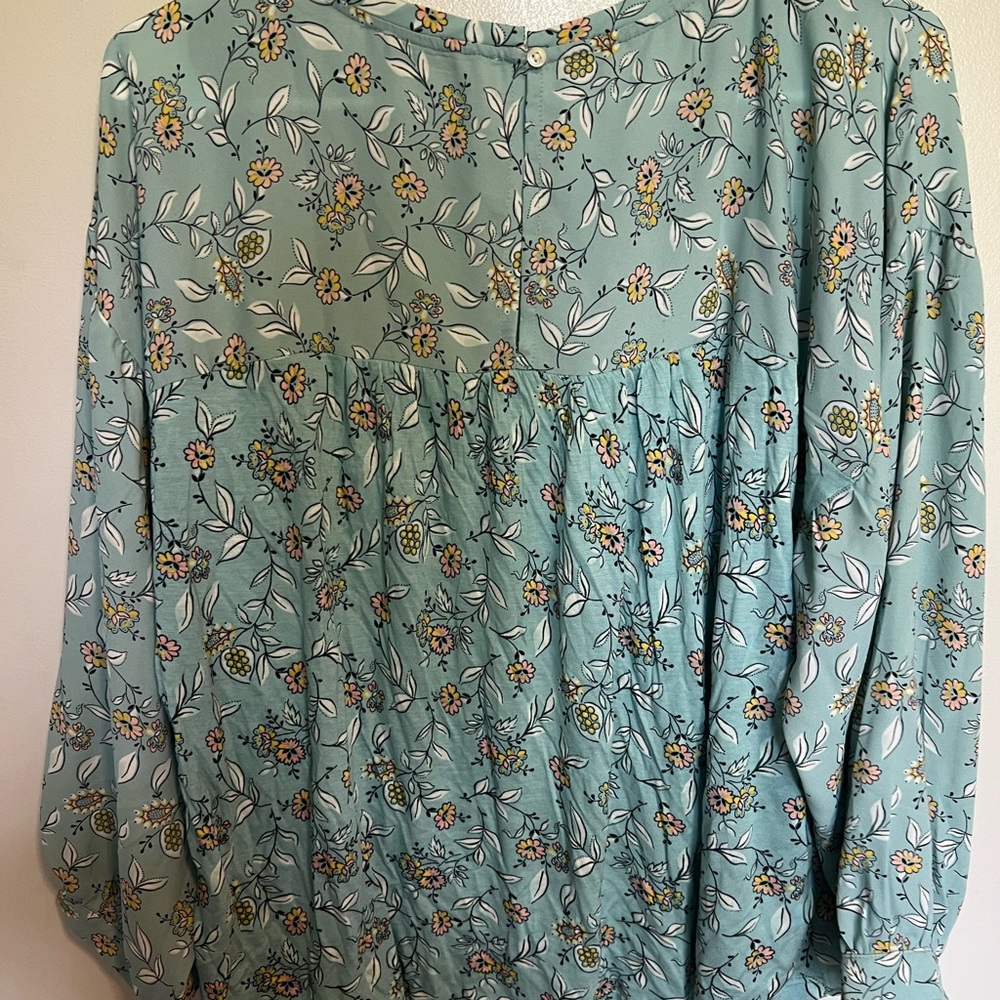 COPY - Loft aqua cloud floral balloon sleeves back key hole . Size Large - Picture 4 of 15
